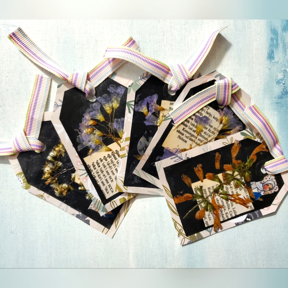 🙏 HAND CRAFTED dried flower collage mixed media tags set of 5